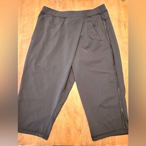 Lululemon Athletica women’s Black Joggers